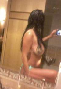 Arap Eskortunuzun Etkileyici Güzelliğinde Kaybolun