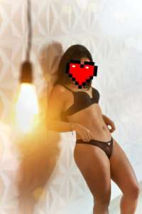 Azeri Escort Bayanın Etkileyici Fiziksel Detayları ve Hizmetleri