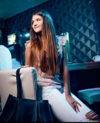 Büyüleyici Güzel Arap Eskort: Cazibe ve Zarafet Sunuyor