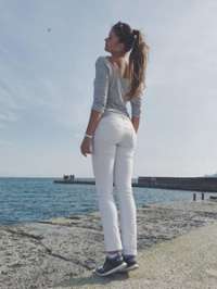 Büyüleyici Güzel Arap Eskort: Cazibe ve Zarafet Sunuyor